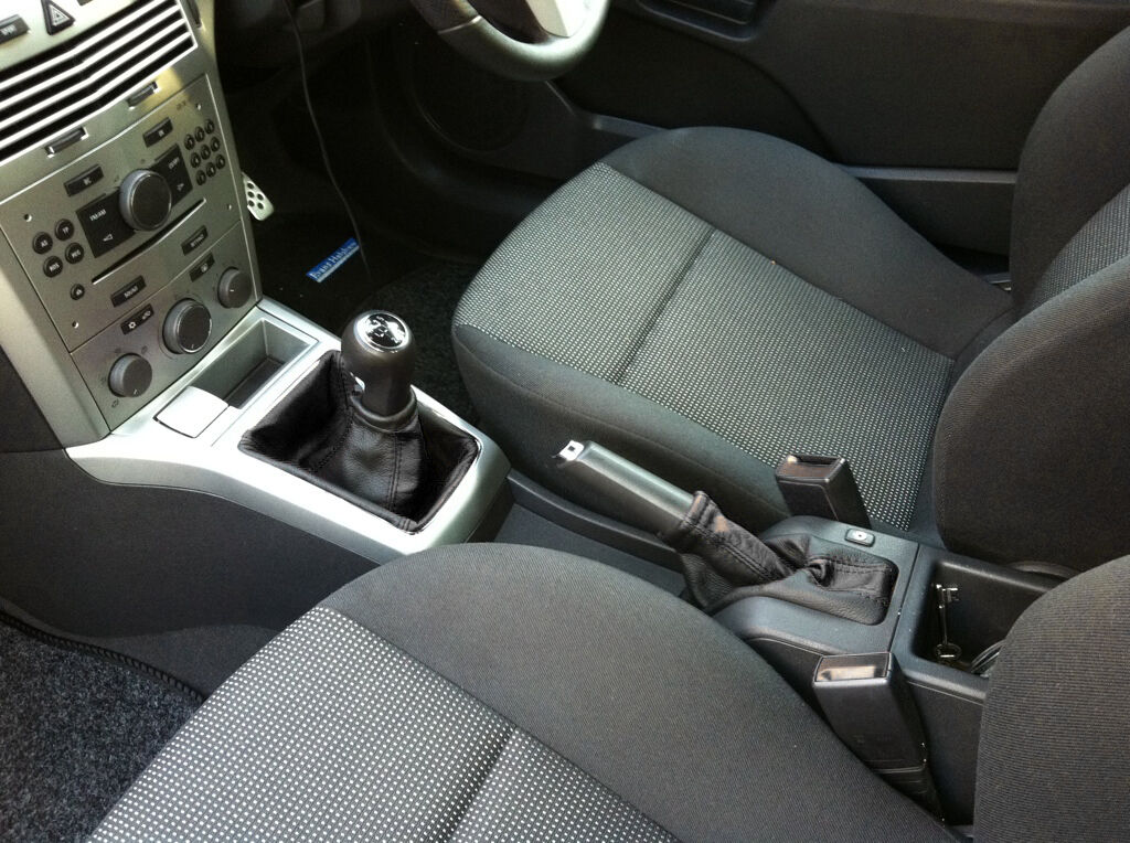 FITS VAUXHALL OPEL HOLDEN ASTRA MK5 H AH SET GAITERS 2004+ BLACK STITCHING