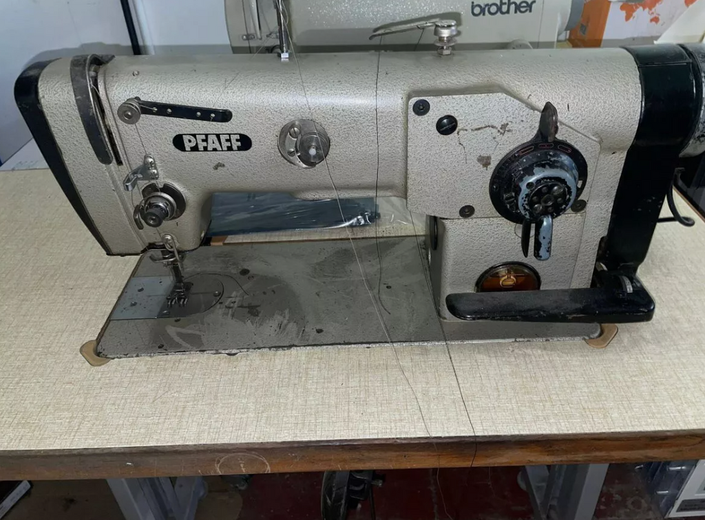 Pfaff Zig-Zag Industrial Sewing Machine perfect, working order